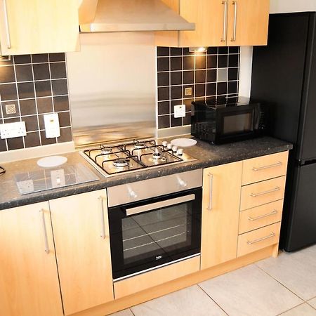 New Glasgow Family Home - Private Parking Экстерьер фото