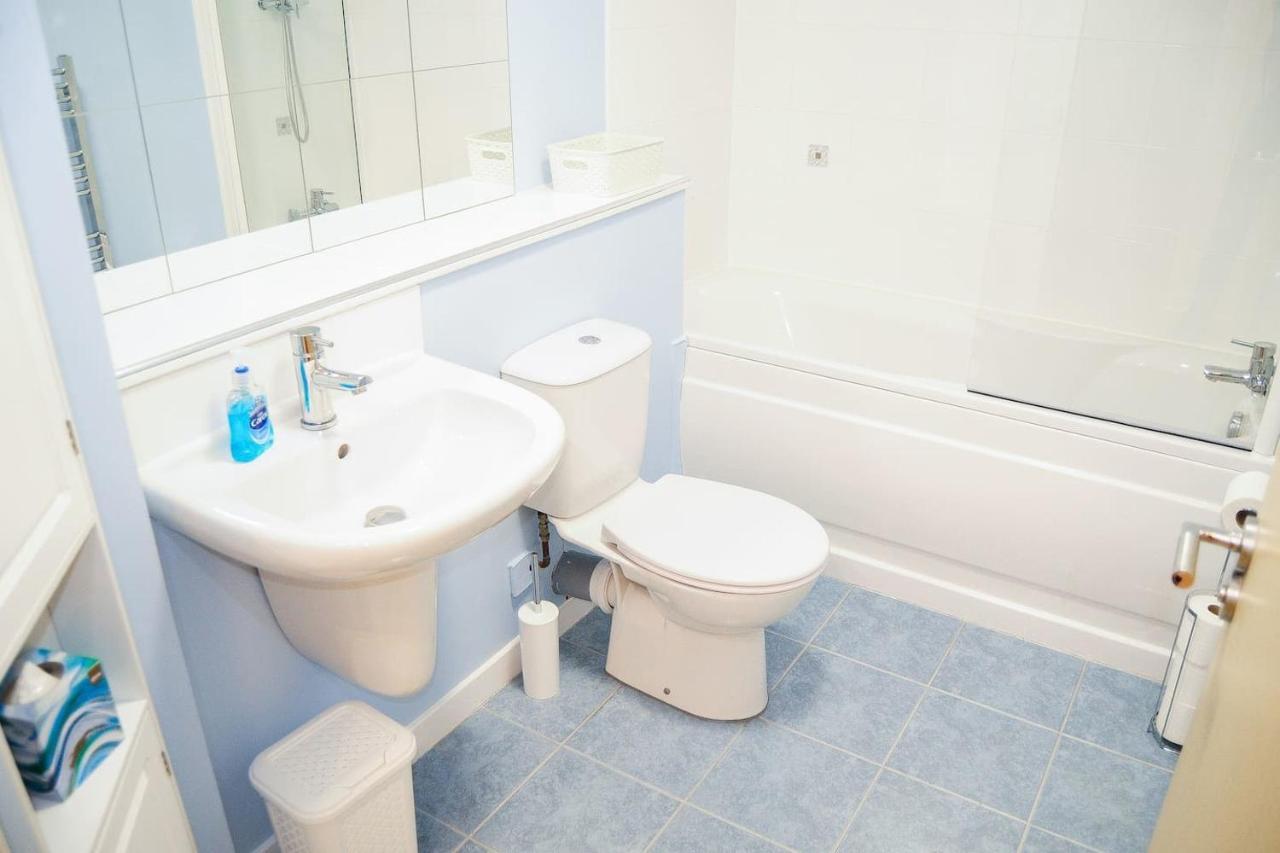 New Glasgow Family Home - Private Parking Экстерьер фото
