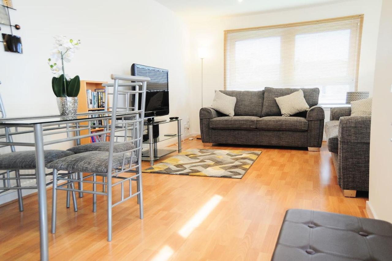 New Glasgow Family Home - Private Parking Экстерьер фото