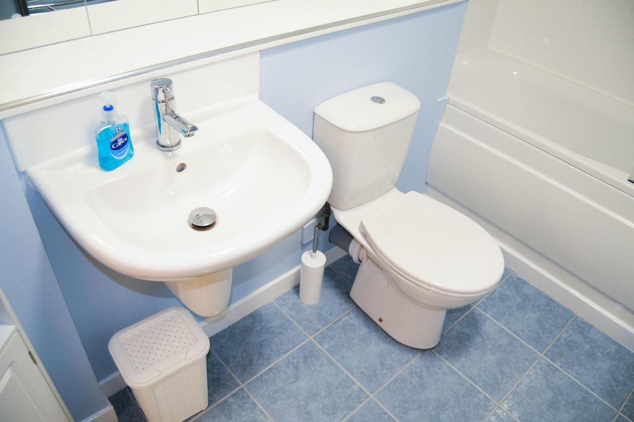 New Glasgow Family Home - Private Parking Экстерьер фото